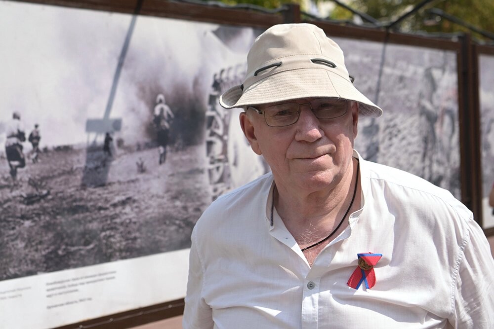    Актер Валерий Баринов на открытии уличной фотовыставки «Освобождение. Орел» на бульваре Победы в Орле. Фото: РИА Новости/ Алексей Никольский