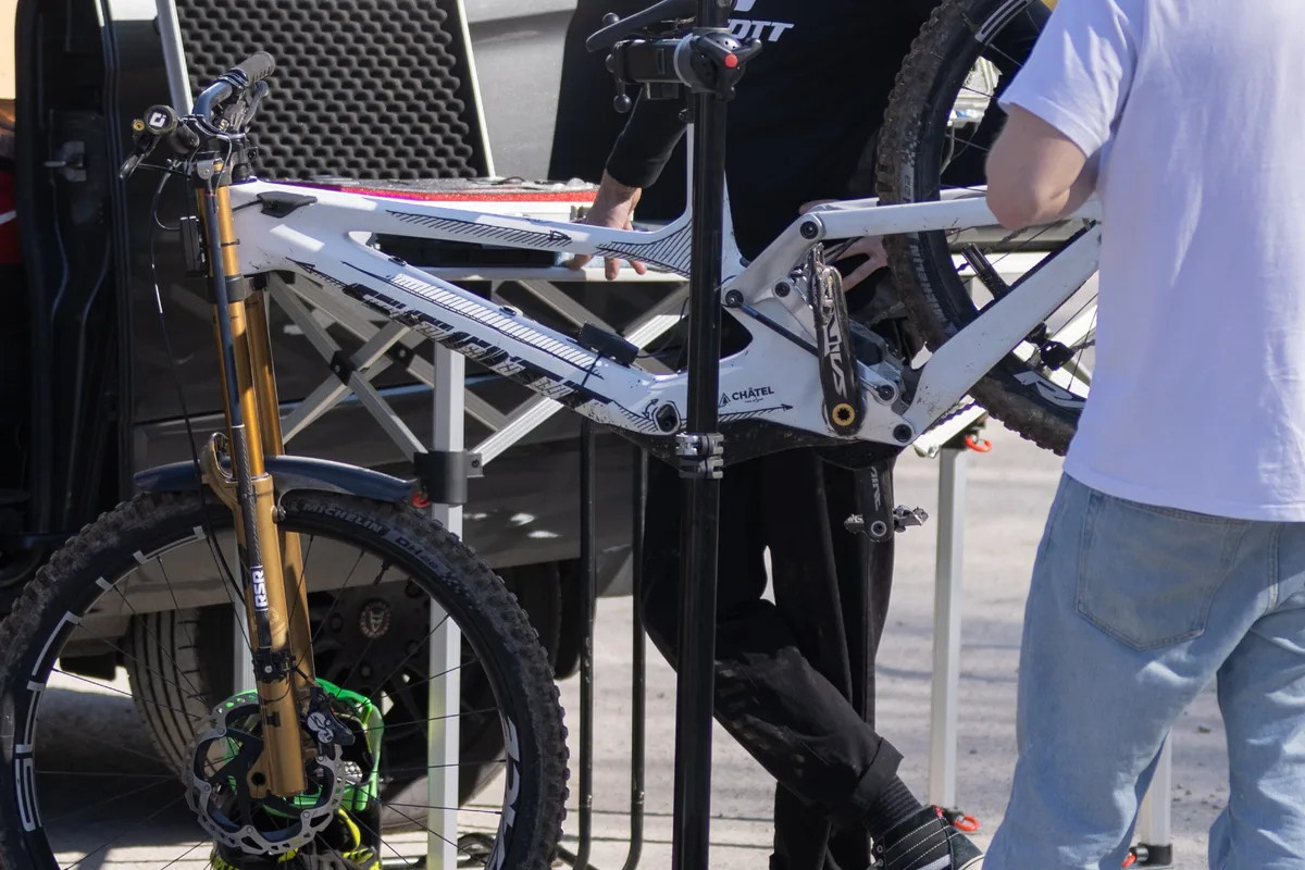 Новый Scott Gambler мы заметили в байк-парке BikePark Wales. 