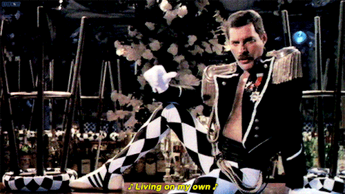 Фредди Меркури в ,,Олд миссис Хендерсен".