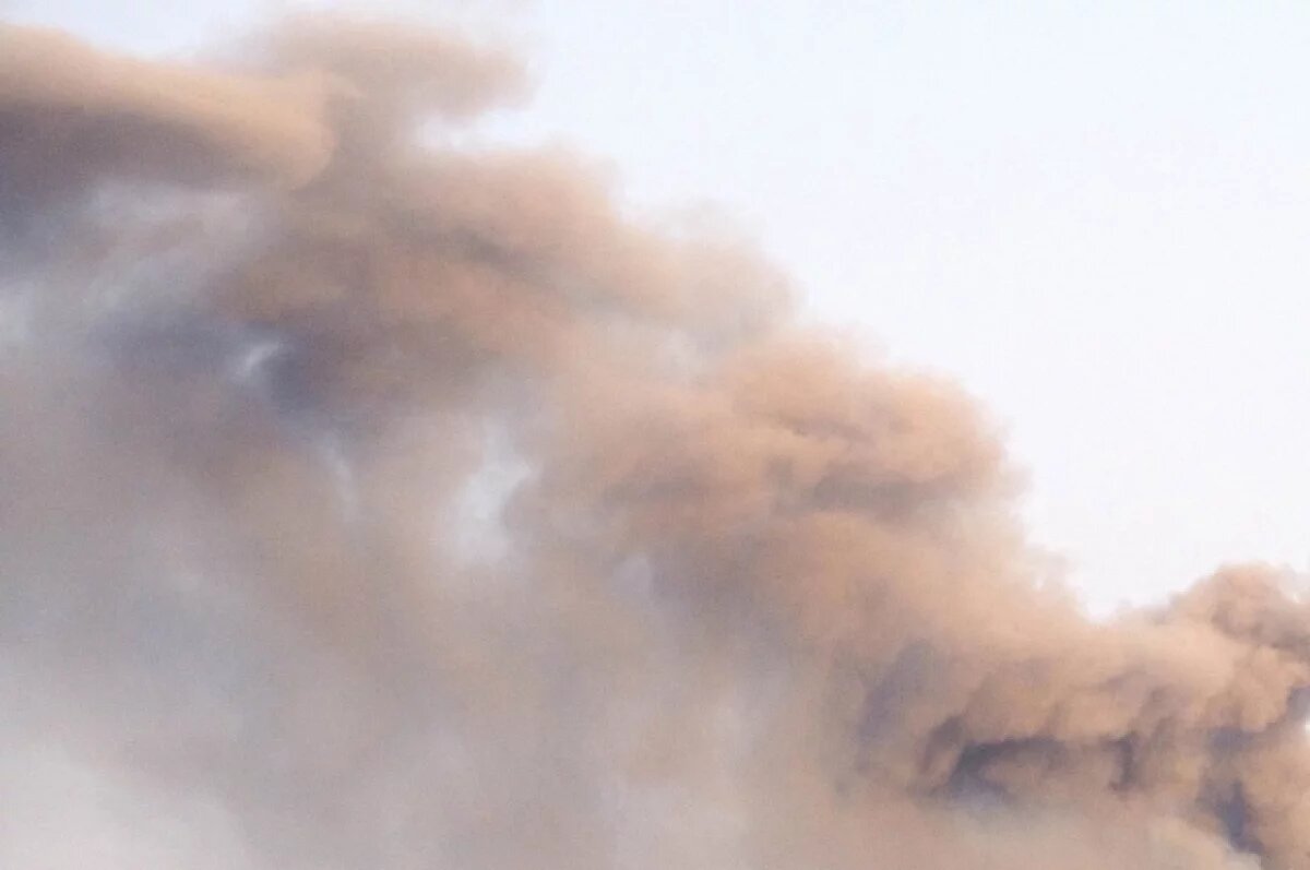    Вулкан Канлаон на Филиппинах выбросил столб пепла на высоту около 4 км