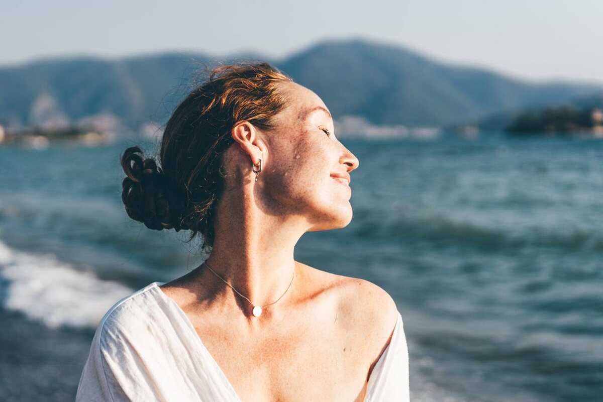 Привет, я - Галина, мне 45. И здесь про красоту, естественную молодость и любовь к себе 