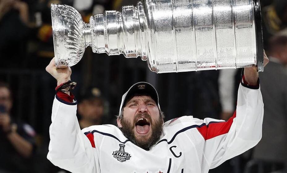    Александр Овечкин с Кубком Стэнли. Фото: соцсети Александра Овечкина