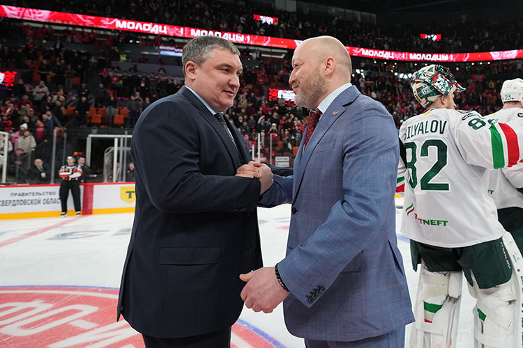    Анвар Гатиятулин и Николай Заварухин.   
Фото: ak-bars.ru