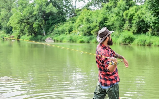 Рыбаки и охотники: как найти общий язык на водоеме