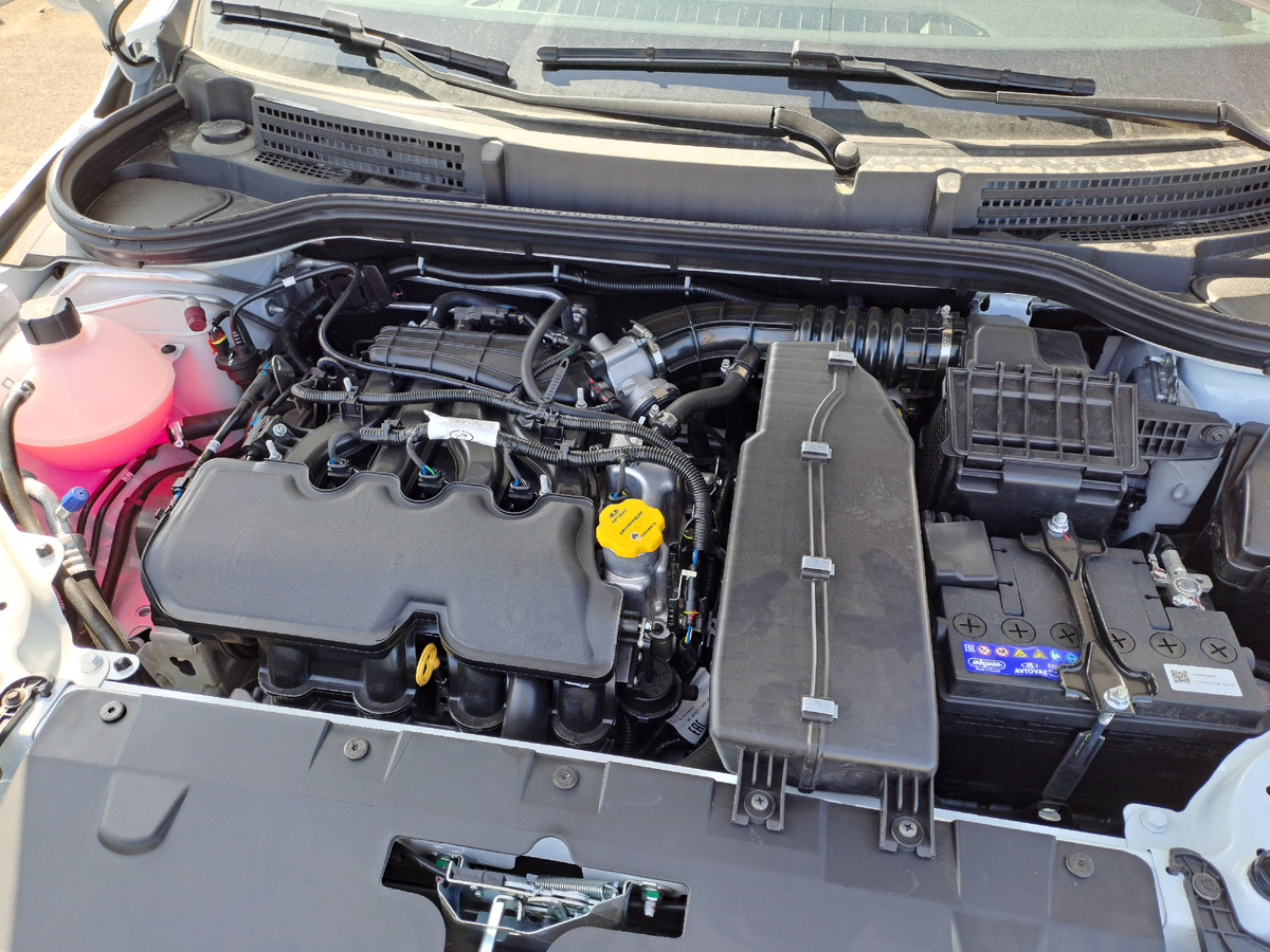 Двигатель 1,6 л, 106 л. с., в паре с вариатором CVT-18.