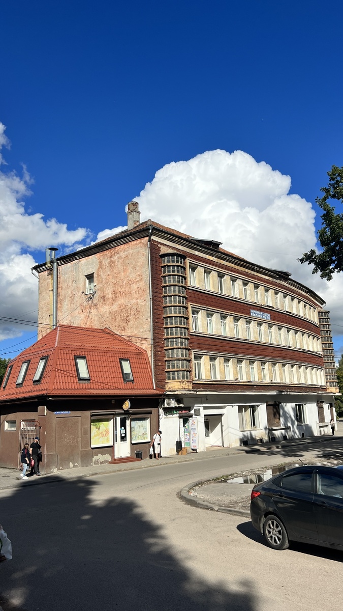 Ул. Профессора Севастьянова, 12