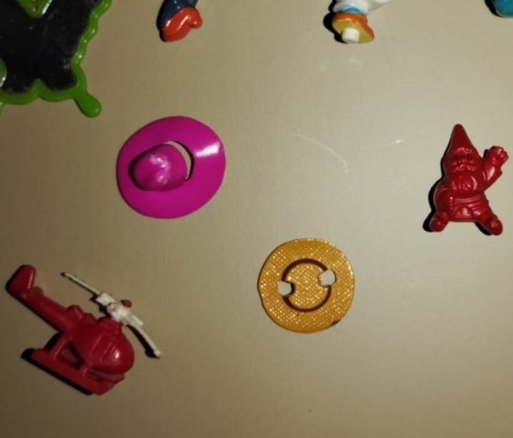 Игрушки потерялись, а шляпы нет. Обычно наоборот)