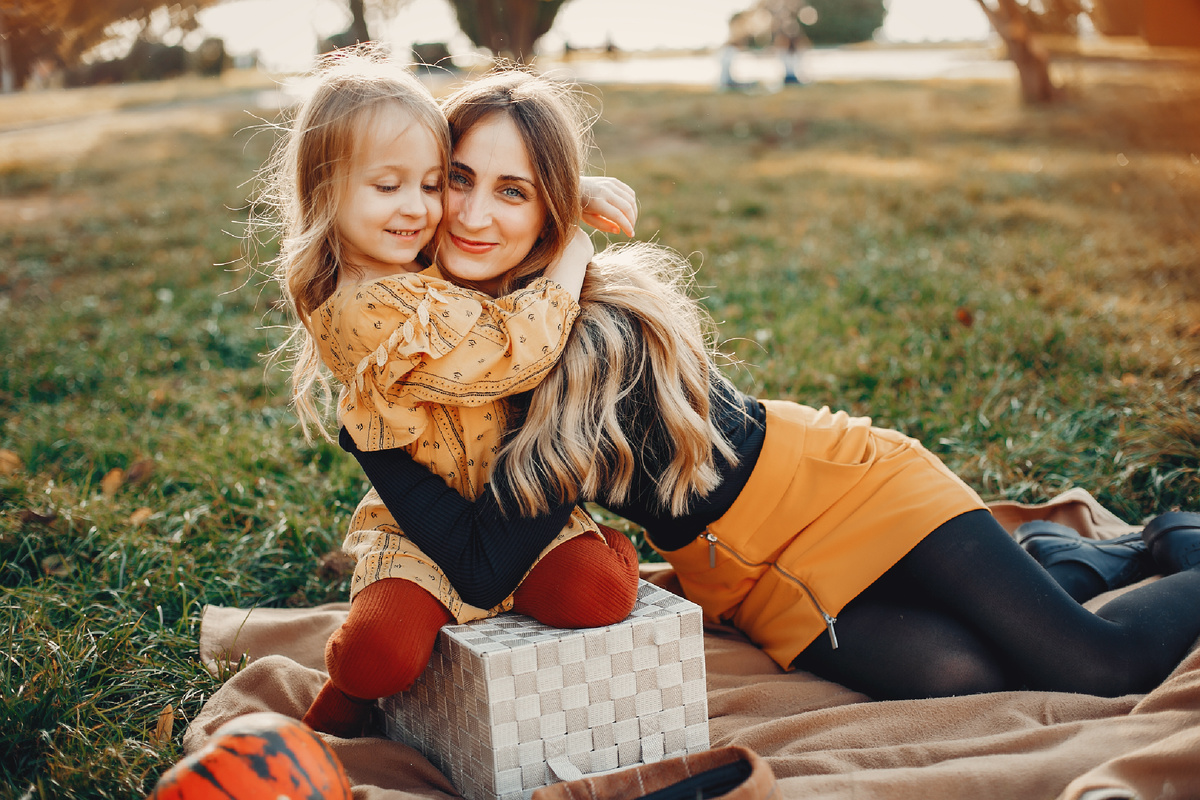 Мама с дочкой