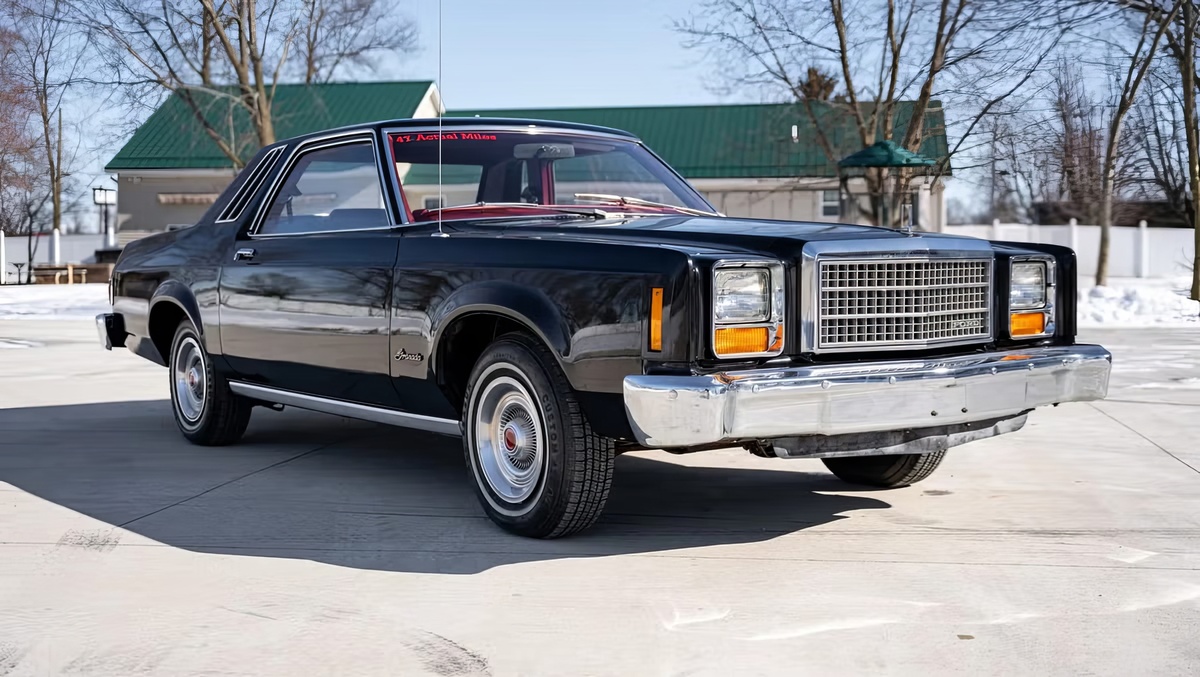©Bring a Trailer ©Ford