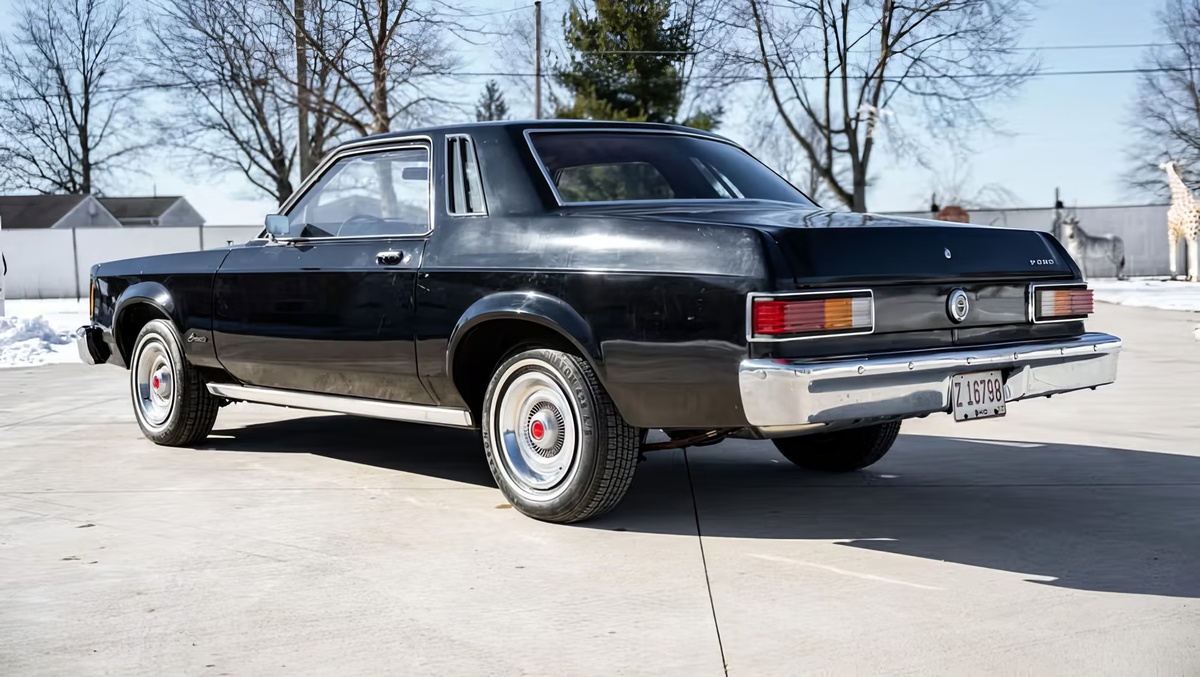 ©Bring a Trailer ©Ford