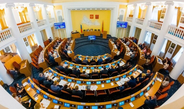    На заседании Заксоба 25 апреля будет заслушан отчет о работе правительства Оренбуржья Белов Михаил Александрович