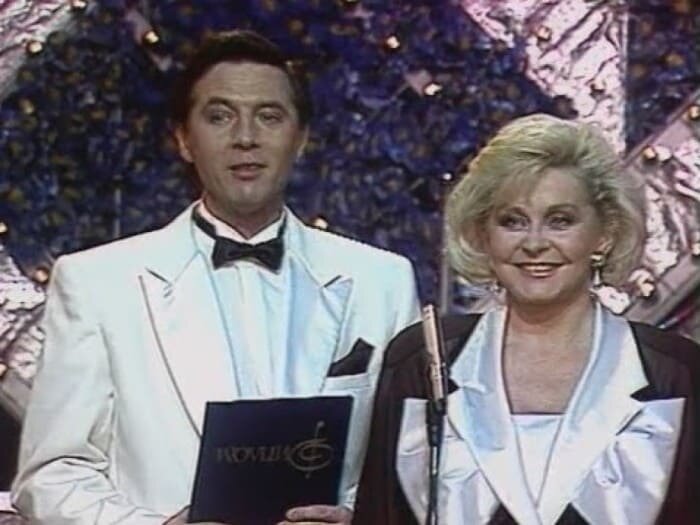 Евгений Меньшов и Ангелина Вовк в передаче "Песня года"