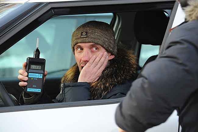 Пару лет назад фракция ЛДПР в Госдуме предложила открыть производство одноразовых алкотестеров – доступность подобной самопроверки, по мнению либерал-демократов, помогла бы снизить количество нетрезвых водителей и ДТП с их участием