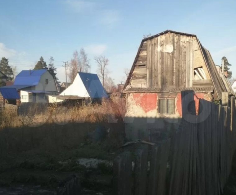 За два домика и два участка просят 150 тысяч рублей, можно купить по отдельности за 75 тысяч рублей. Фото: Авито