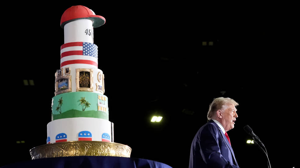 Американский президент Дональд Трамп отметил свой 78-й день рождения в Уэст-Палм-Бич во Флориде.📷Фото: Gerald Herbert / AP