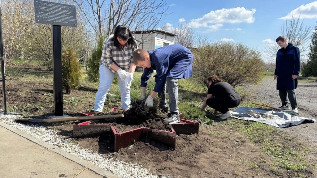    фото Молодежного парламента при Новошахтинской городской Думе Редактор