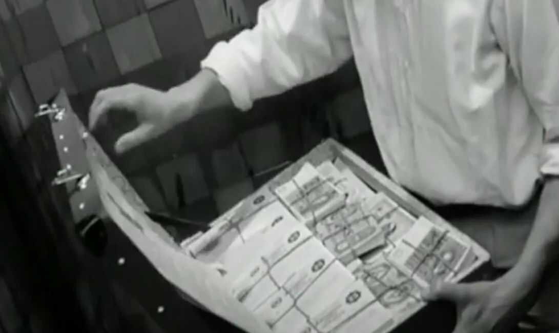 Герой нашей истории оказался круче Александра ивановича Корейко. 