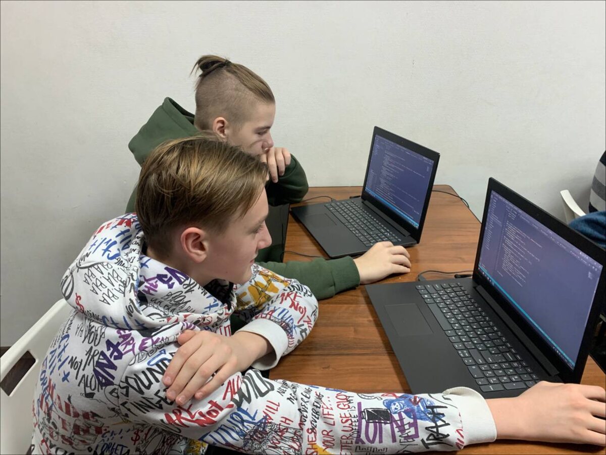    Питон в киберспорте: Летние лагеря для будущих программистов