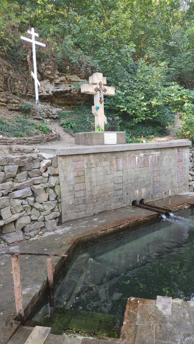 Купель родника Серафима Саровского