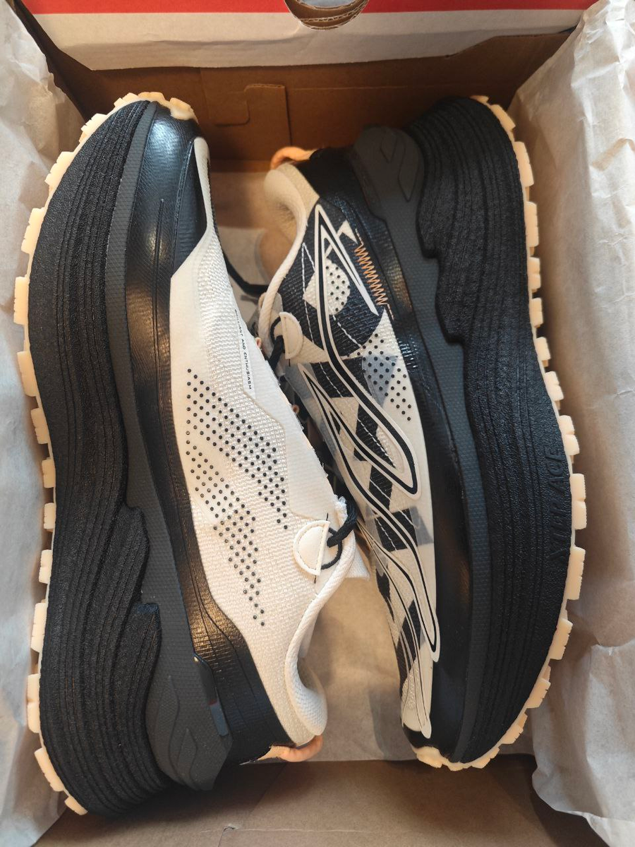 Приезжают в коробке, без традиционных для OneMix бонусов типа носков-стелек. 