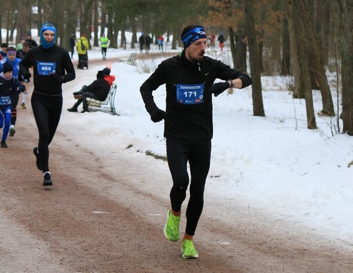 Скучаю, зеваю и жду когда все это закончится.