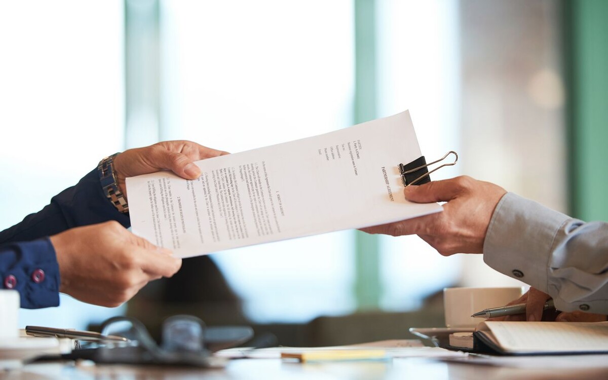    Миноритарий стройкомпании с балансом 32,7 млрд рублей обжаловал мнимую сделку на 100+ млн рублей с фирмой-обнальщиком Фото – ru.freepik.com