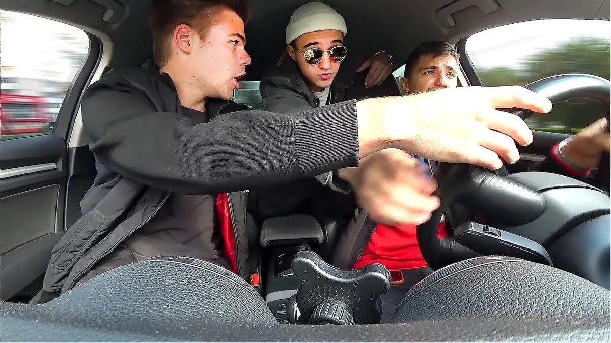 Неадекватная молодежь в такси