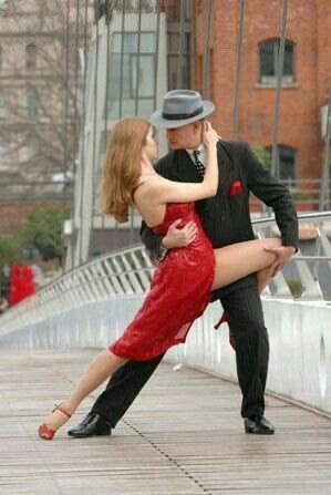 Любовь не ищут — её притягивают. Начни с дрожи кожи и шага в такт своему сердцу