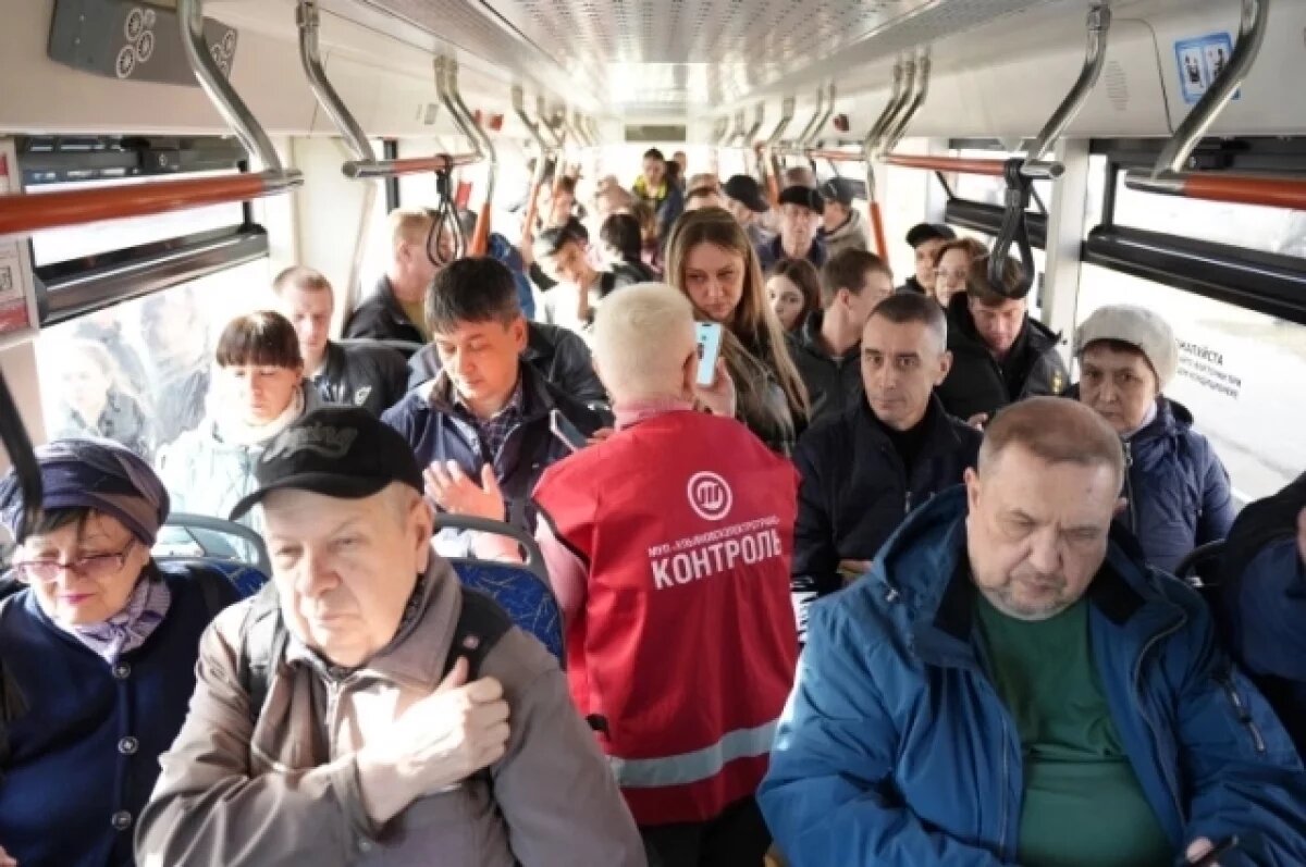    В Ульяновске на трамвайной остановке за вечер поймали 29 безбилетников