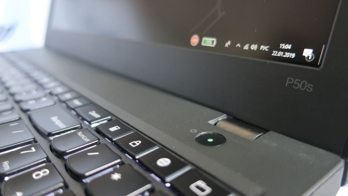 Название модели на рамке матрицы