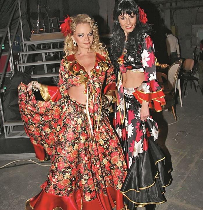 63-летняя Лариса Долина - Троюродная сестра 53-летней Ирины Апексимовой! Фото доступное из ресурсов интернета.