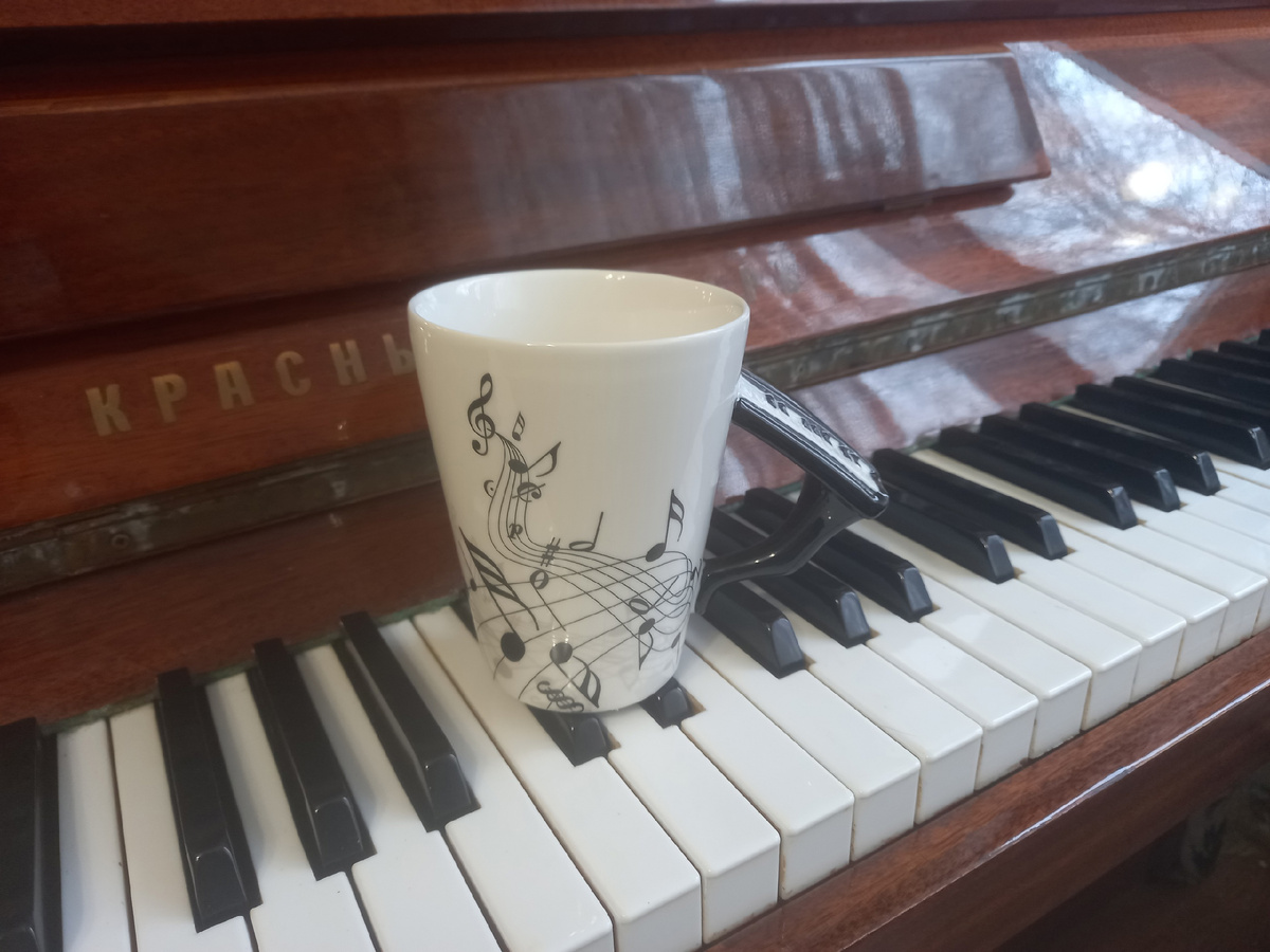 моё старенькое пианино всё еще "на ходу"
