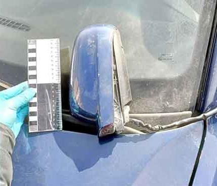 …а у этого BMW ногой вырвали зеркало заднего вида