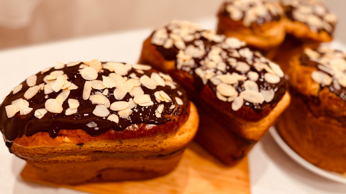 Кулич долгое время не черствеет!