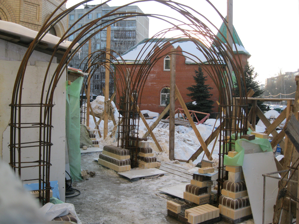 Вязка арматуры на юго-западном крыльце