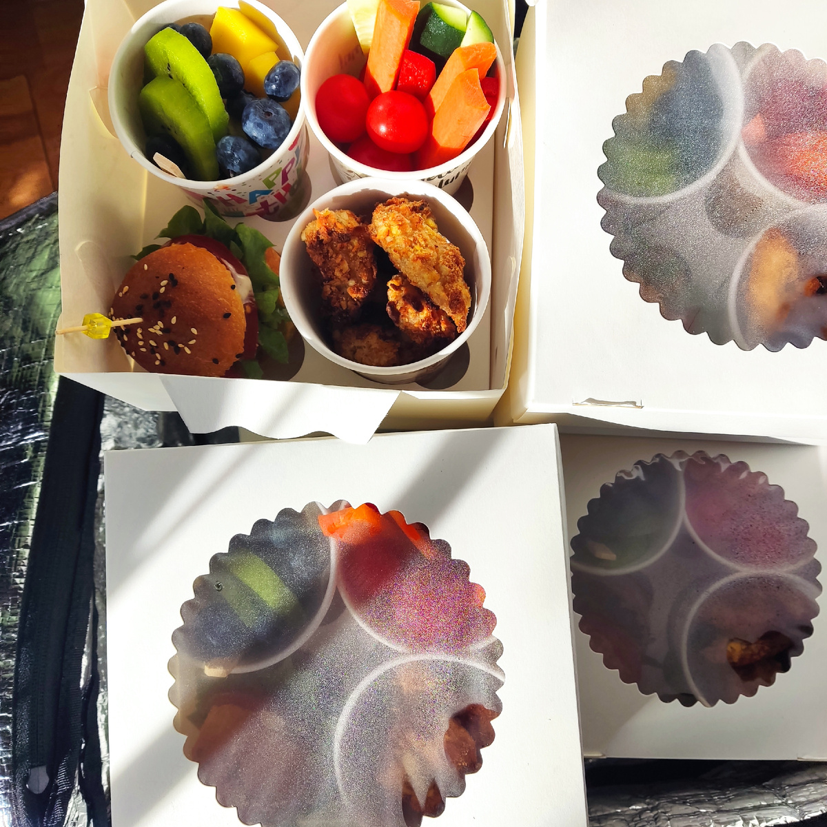 Детский фуршет, готовый к доставке. Фото автора.