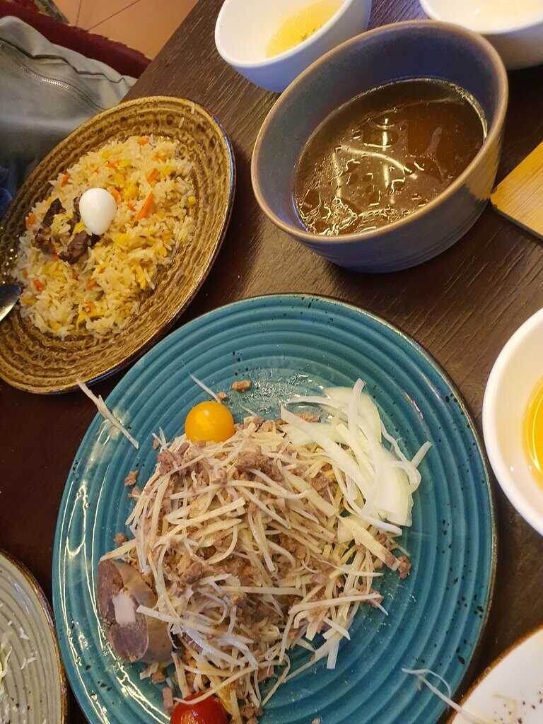 Салат Ташкент, плов. 