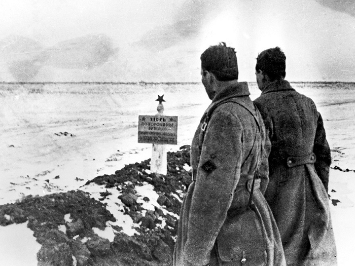 Как советский боец 6 дней пролежал в могиле под ногами у немцев, а потом восстал
