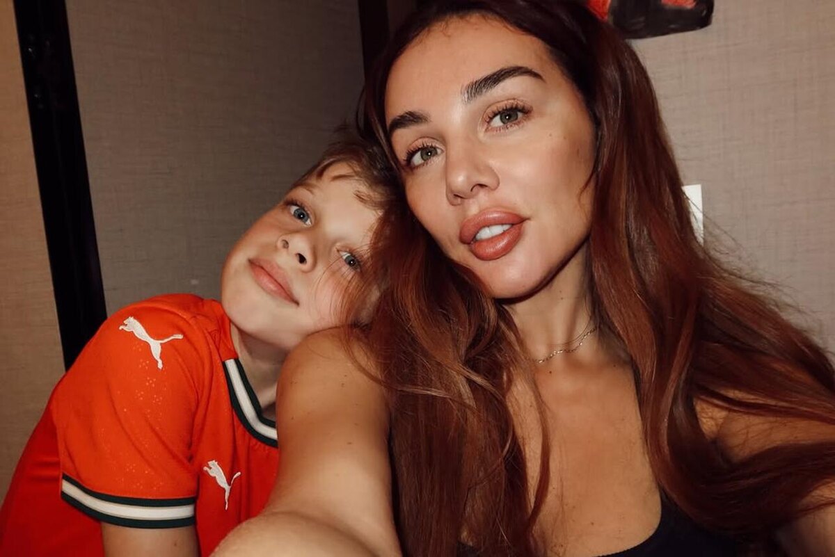    Анна Седокова с сыном Гектором Социальные сети