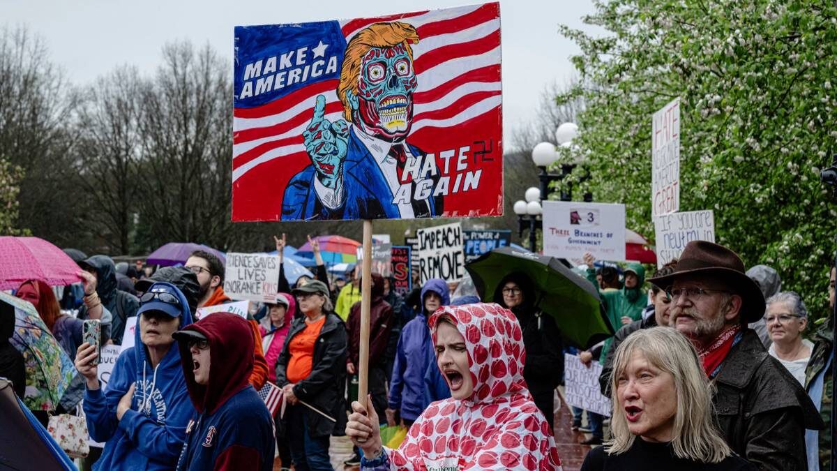    Акция против политики президента США Дональда Трампа Hands Off! («Руки прочь!») во Франкфурте / Фото: Jon Cherry / AP / ТАСС