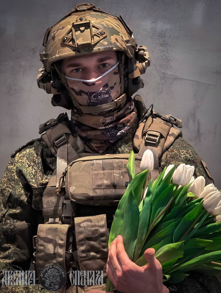 Вот такое фото прислали наши парни 8-го марта, чтобы поздравить женщин России.