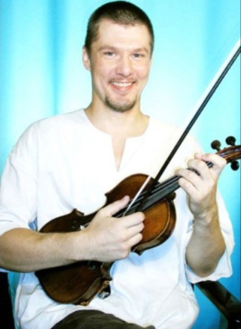 Пётр Анатольевич. Ещё не сильно старый. 