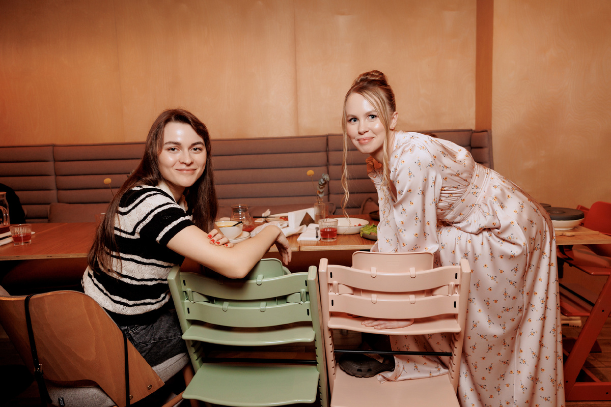 Вика @zamyatina_va и Катя 