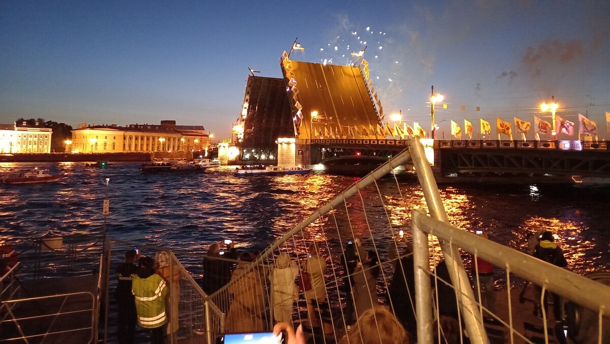     Автор: Евгений Богучарский