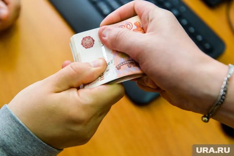 Зарплаты курганских чиновников почти в два раза выше, чем у учителей. Фото: Вадим Ахметов © URA.RU