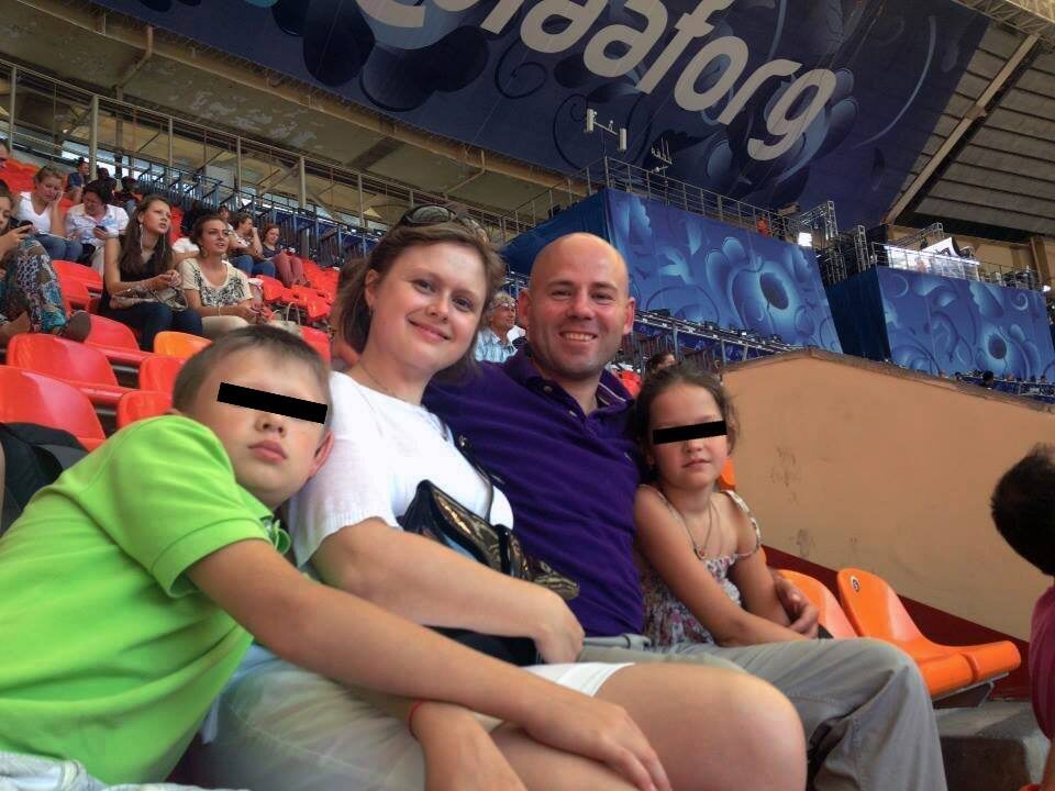 Елена и Александр Брессем с детьми. Фото взято с сайта pasmi.ru 2