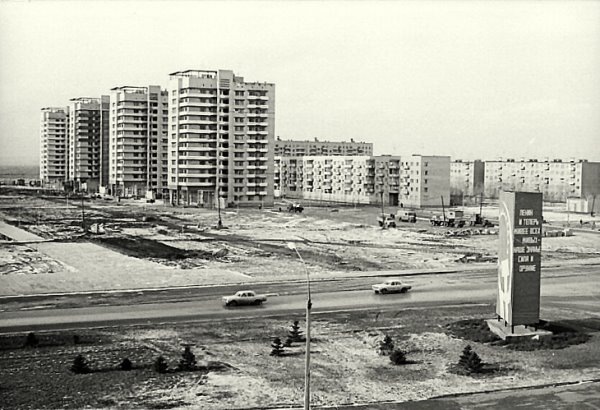 Центр города Волжский 1975 год .  (ВСЕ фото из альбома Игоря Бальбекова).