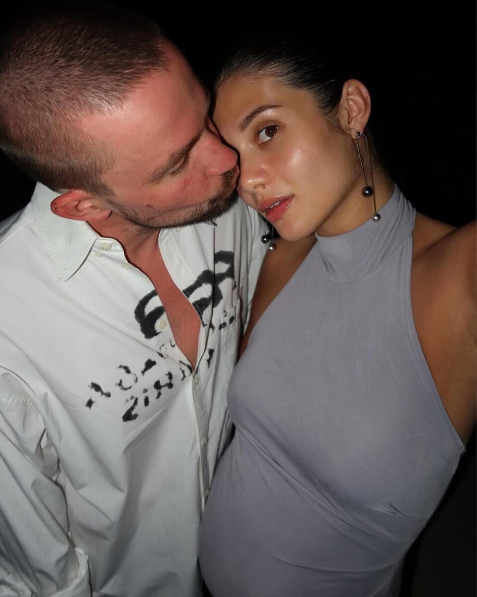     Вика и Саша Петровы на отдыхе. Фото: Инстаграм (запрещён в РФ) @viktoriyaantonova_