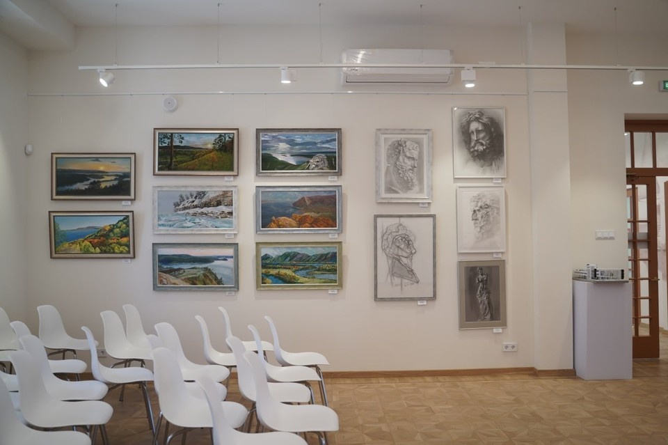    На Даче со слонами проходят лекции, круглые столы и пленэрные практики. Светлана МАКОВЕЕВА