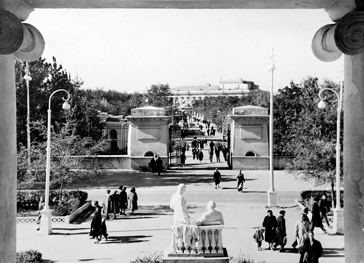 1956 год. Вход в парк.